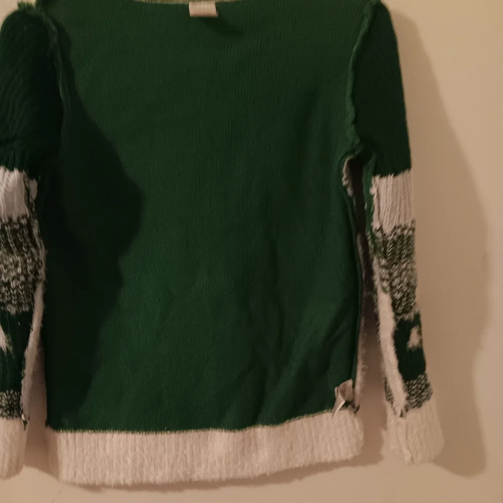 Holiday Time Festive Green and White Throw Sweater For Kids